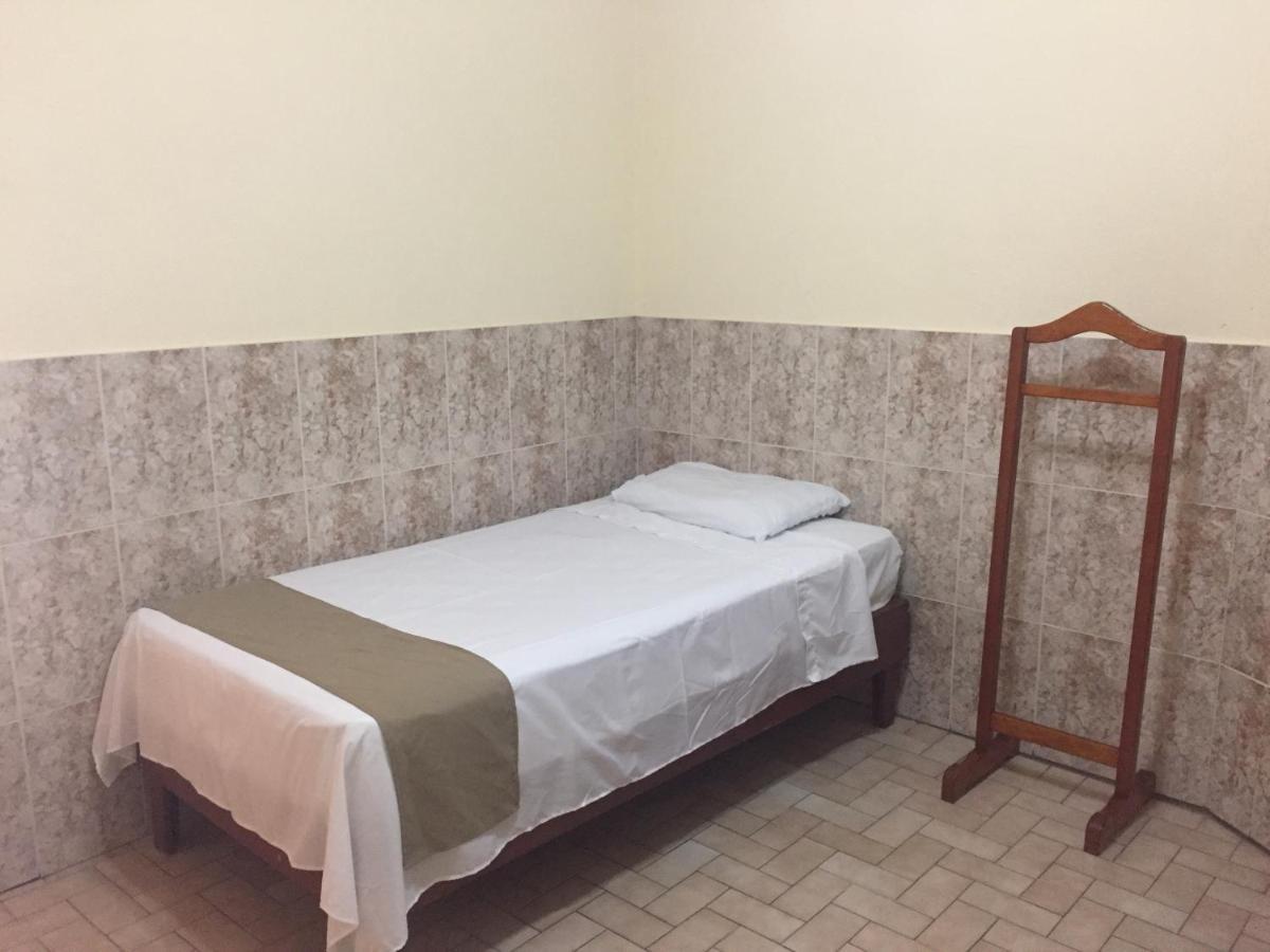 Privada Guadalupe Hotel Монтерей Екстериор снимка