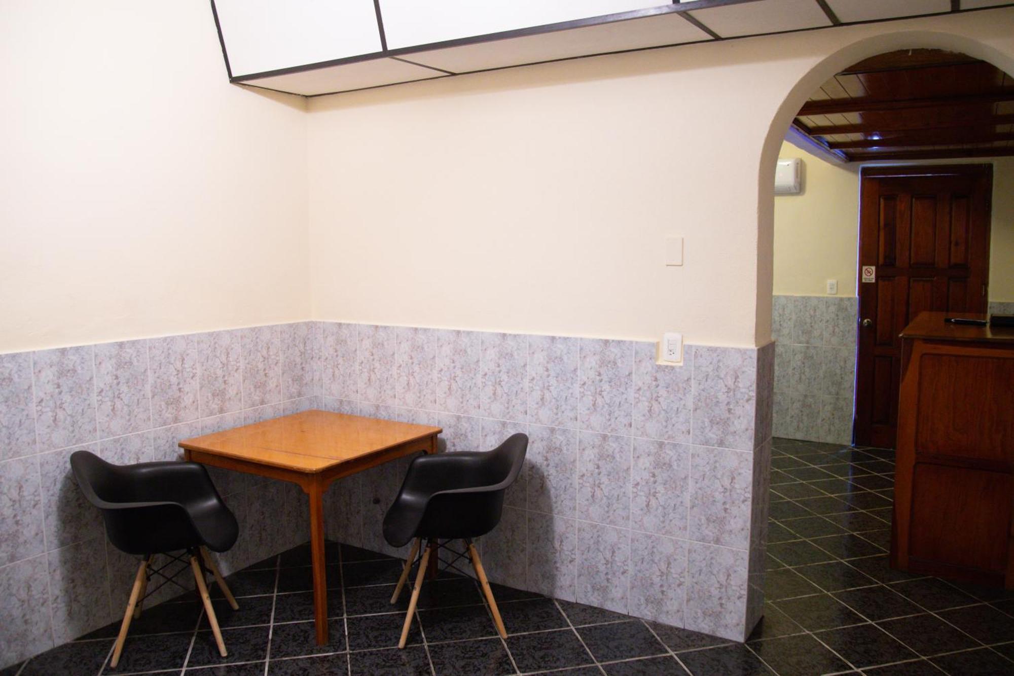 Privada Guadalupe Hotel Монтерей Екстериор снимка
